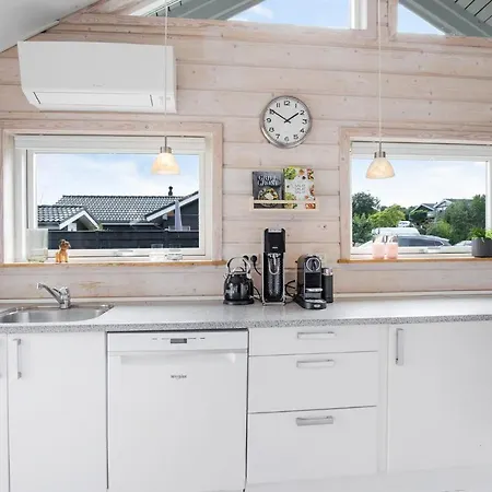 Lovely In Sjolund With Kitchen * Hejls